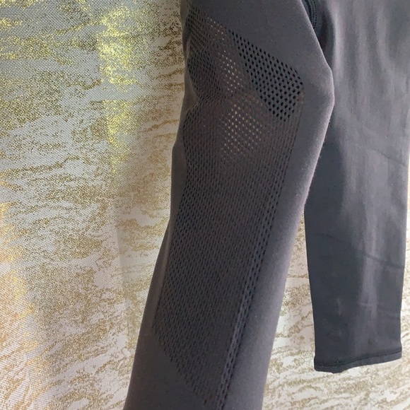 LULULEMON Athletic Grey High-Rise Cropped Fit Leggings - Picture 5 of 11